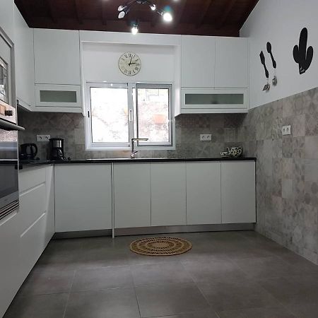 Join Our Relaxed House Near The Beach - Mosteiros 모스테이루스 외부 사진