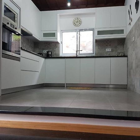 Join Our Relaxed House Near The Beach - Mosteiros 모스테이루스 외부 사진