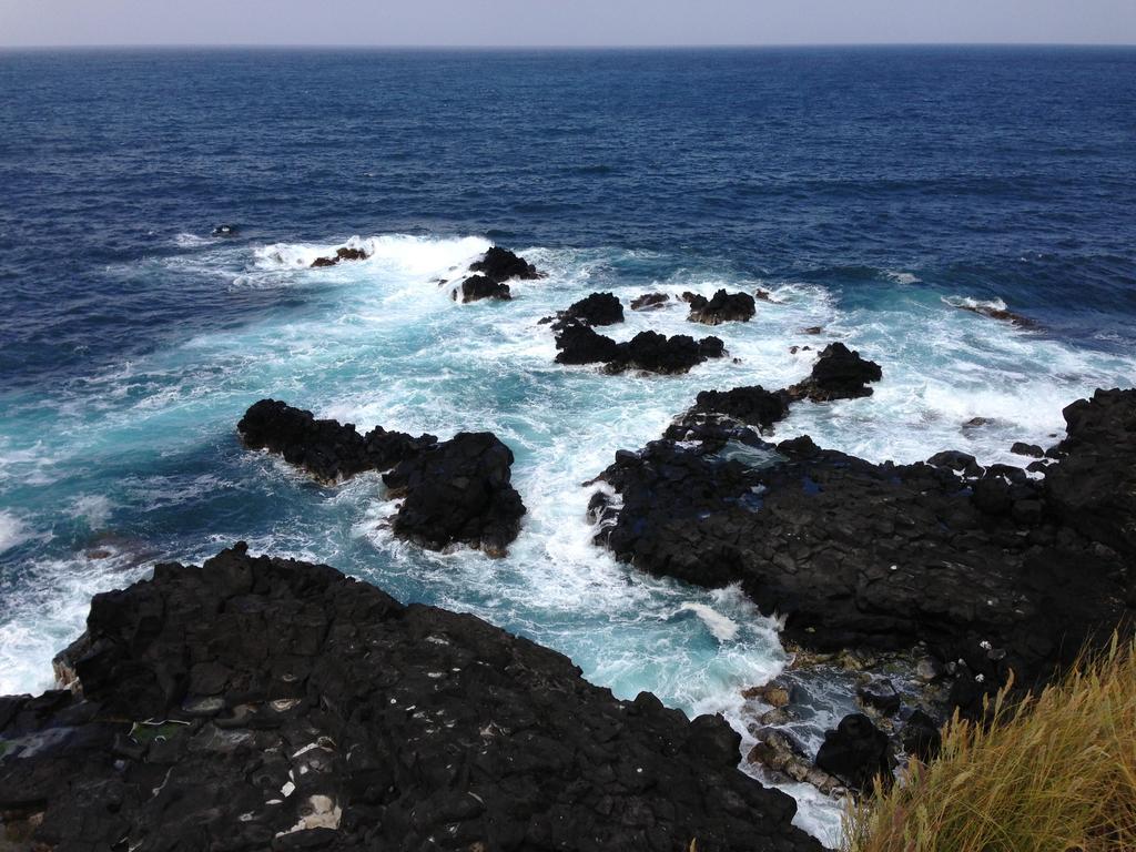 Join Our Relaxed House Near The Beach - Mosteiros 모스테이루스 객실 사진