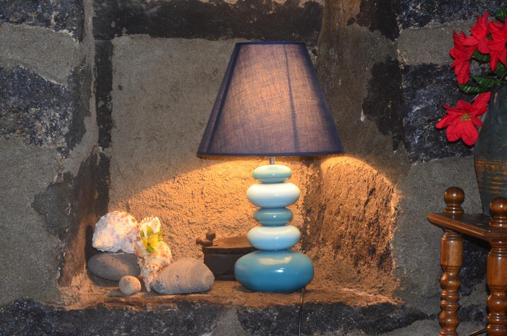 Join Our Relaxed House Near The Beach - Mosteiros 모스테이루스 외부 사진