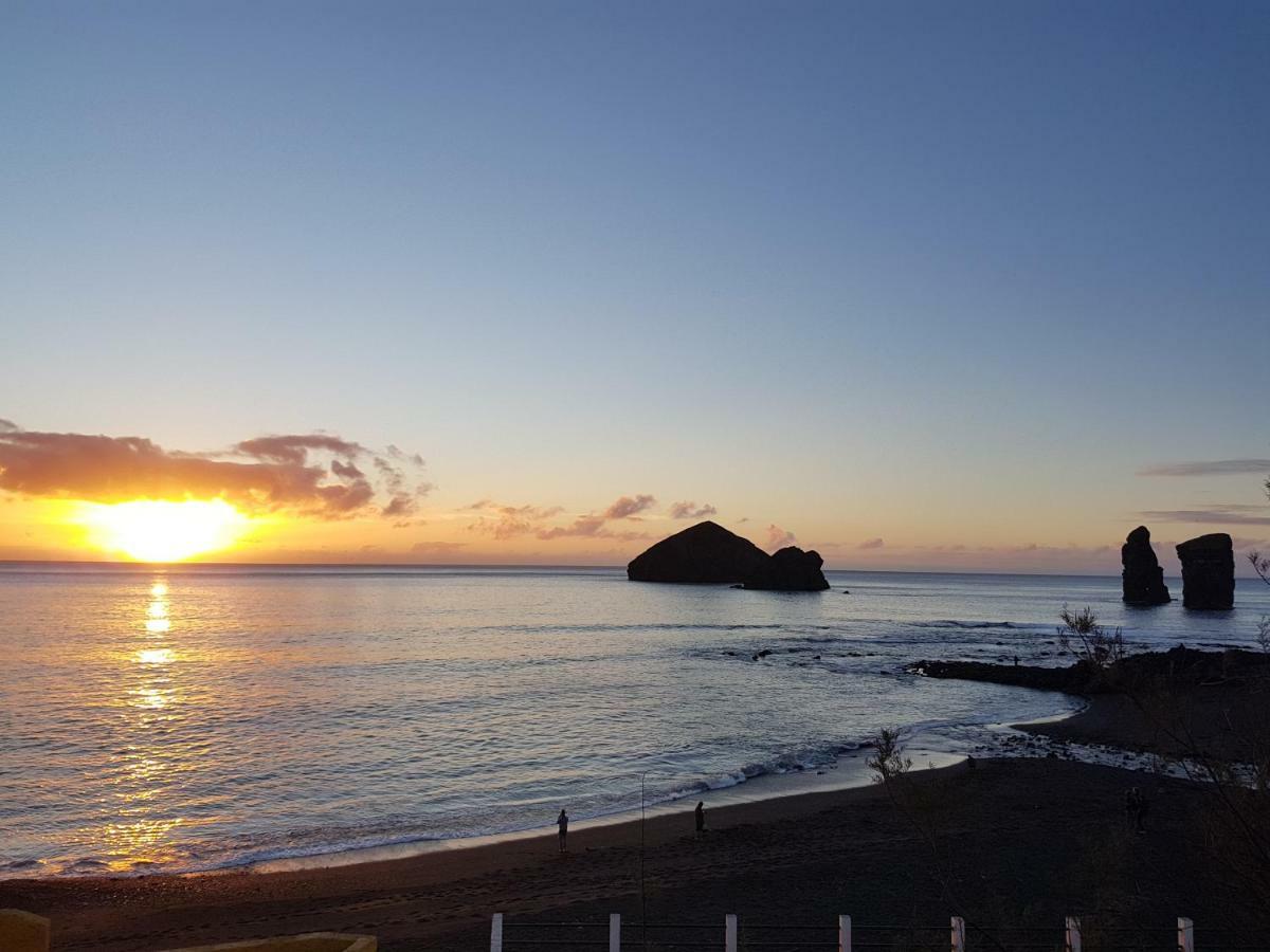 Join Our Relaxed House Near The Beach - Mosteiros 모스테이루스 외부 사진