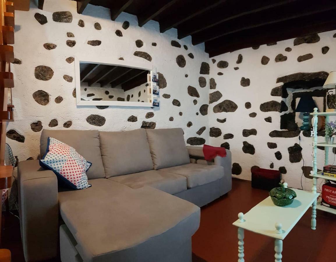 Join Our Relaxed House Near The Beach - Mosteiros 모스테이루스 외부 사진