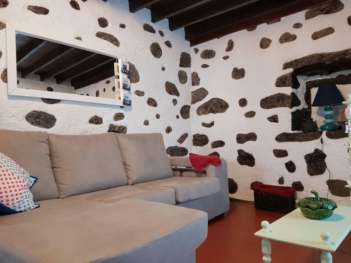 Join Our Relaxed House Near The Beach - Mosteiros 모스테이루스 외부 사진